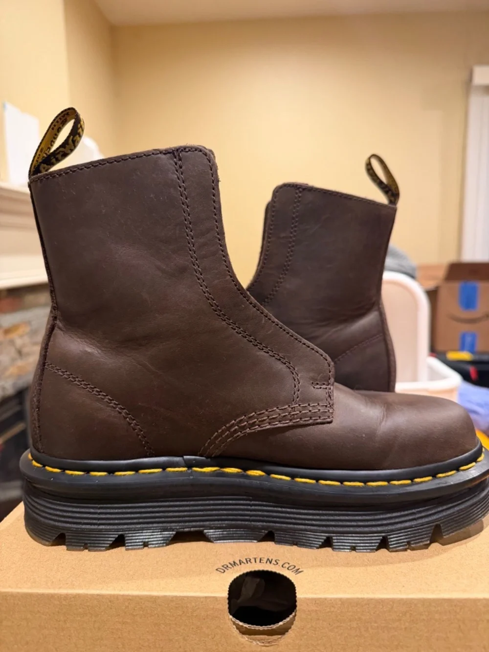 Dr Marten’s Zebzag Laceless Dark Brown Leather Boots, US 6